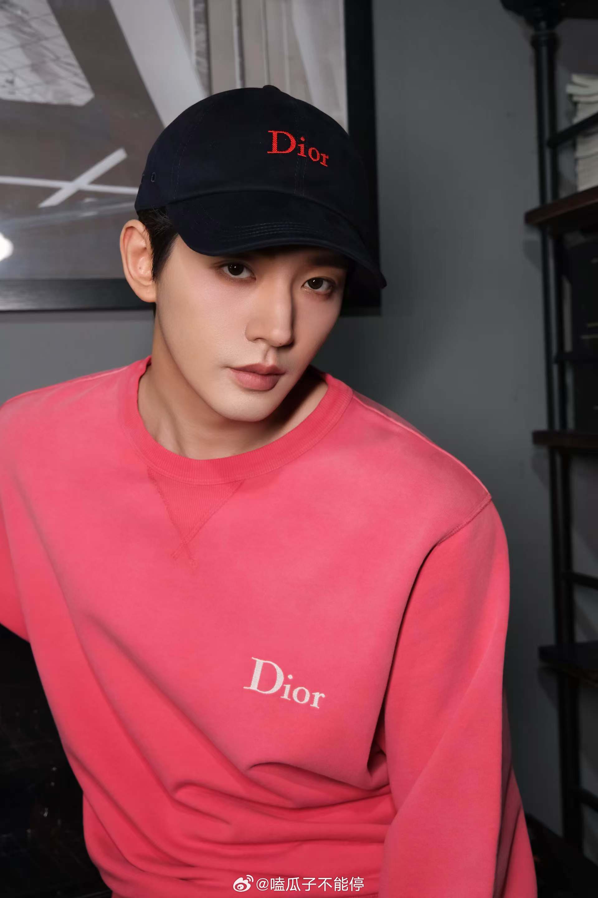 邓为连饱和度这么高的粉色都驾驭的这么好