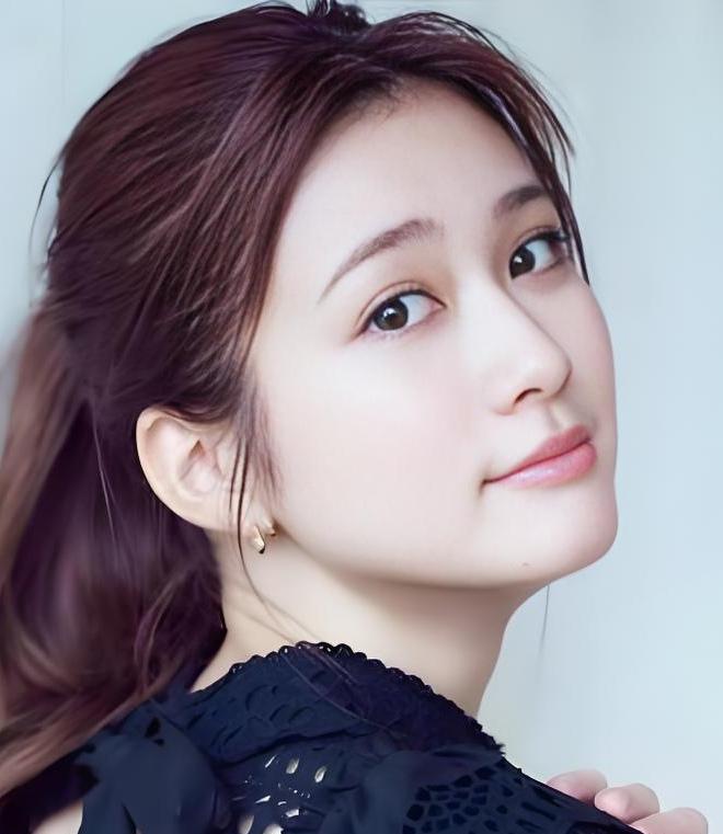 日本新生代第一美女：生见爱瑠，地表最强美少女
 
她是日媒公认的日本新生代第一美