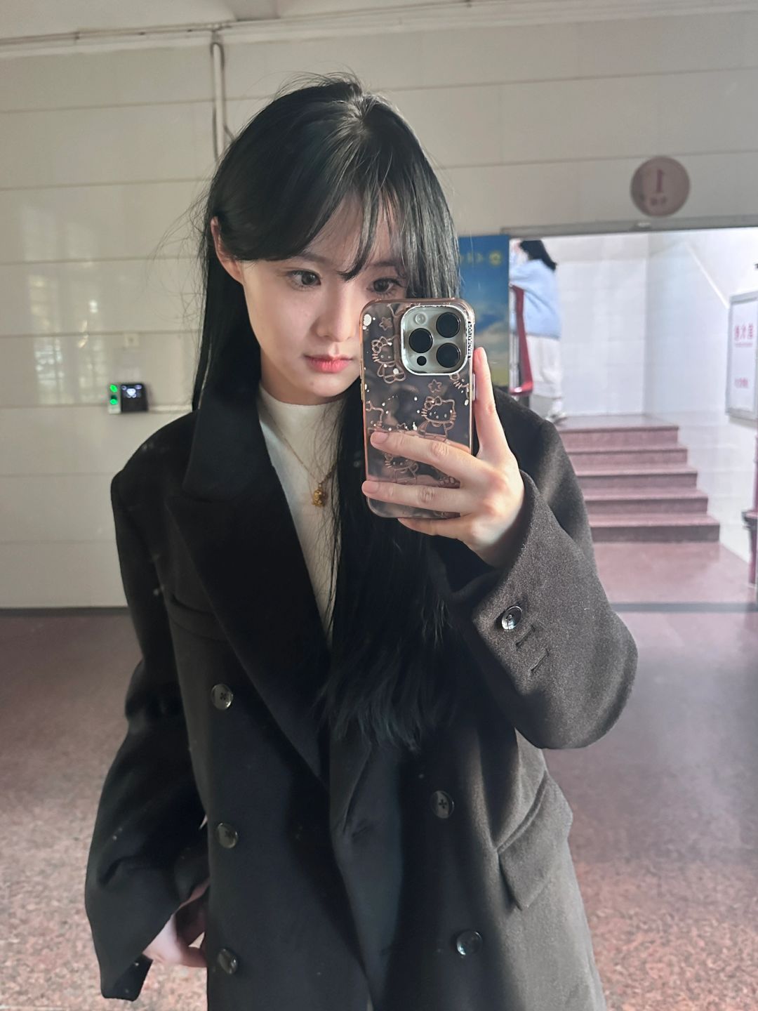 黑色大衣好有氛围感