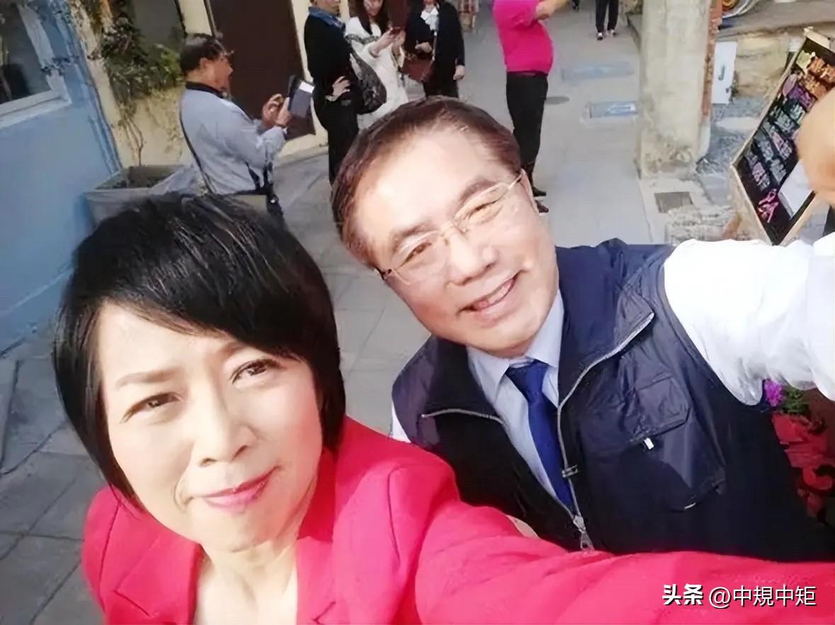 台媒体人黄智贤在社媒帮亲哥哥台南市长黄伟哲认证，她PO文说，市长一直除了帮忙销售