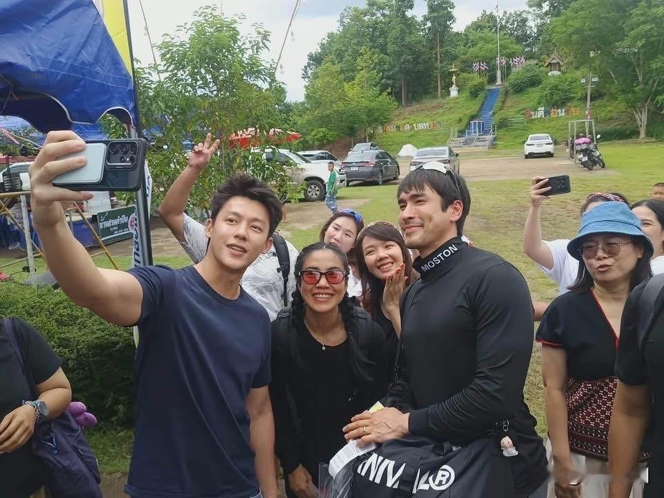Nadech、Mark在清迈。。[微风][微风]