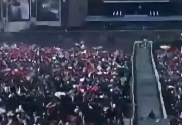 伊朗的情报安全部门立了大功！

2000万人挤在德黑兰给哈梅内伊送葬，这阵仗放眼