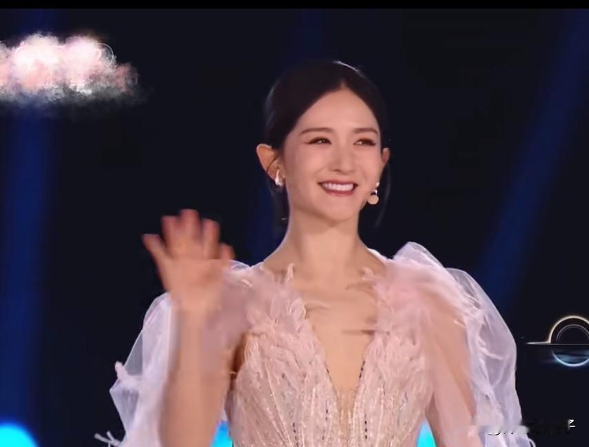 一直以为谢娜就是个在台上疯疯癫癫的主持人，看了张杰这番话才发现，咱们都被她的“表