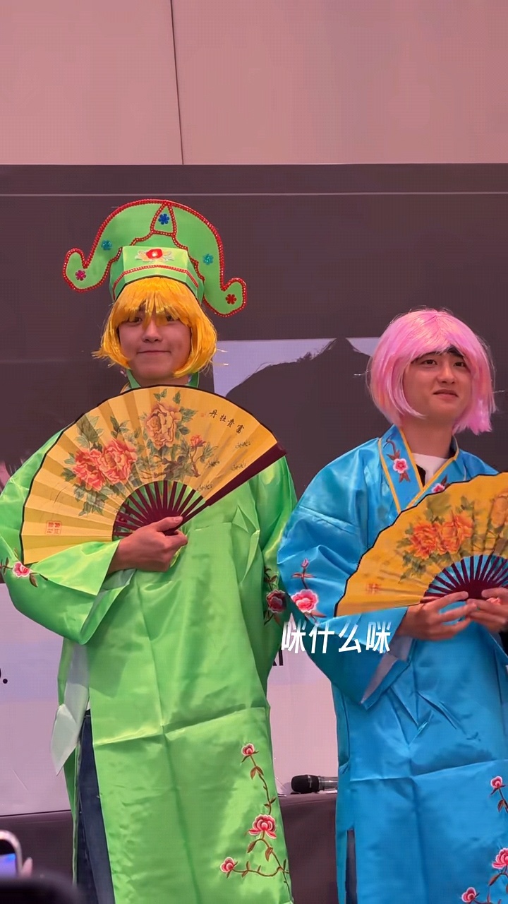 朴灿烈都暻秀唐伯虎点秋香朴灿烈都暻秀江南四大才子 朴灿烈都暻秀EXO香港签售会造