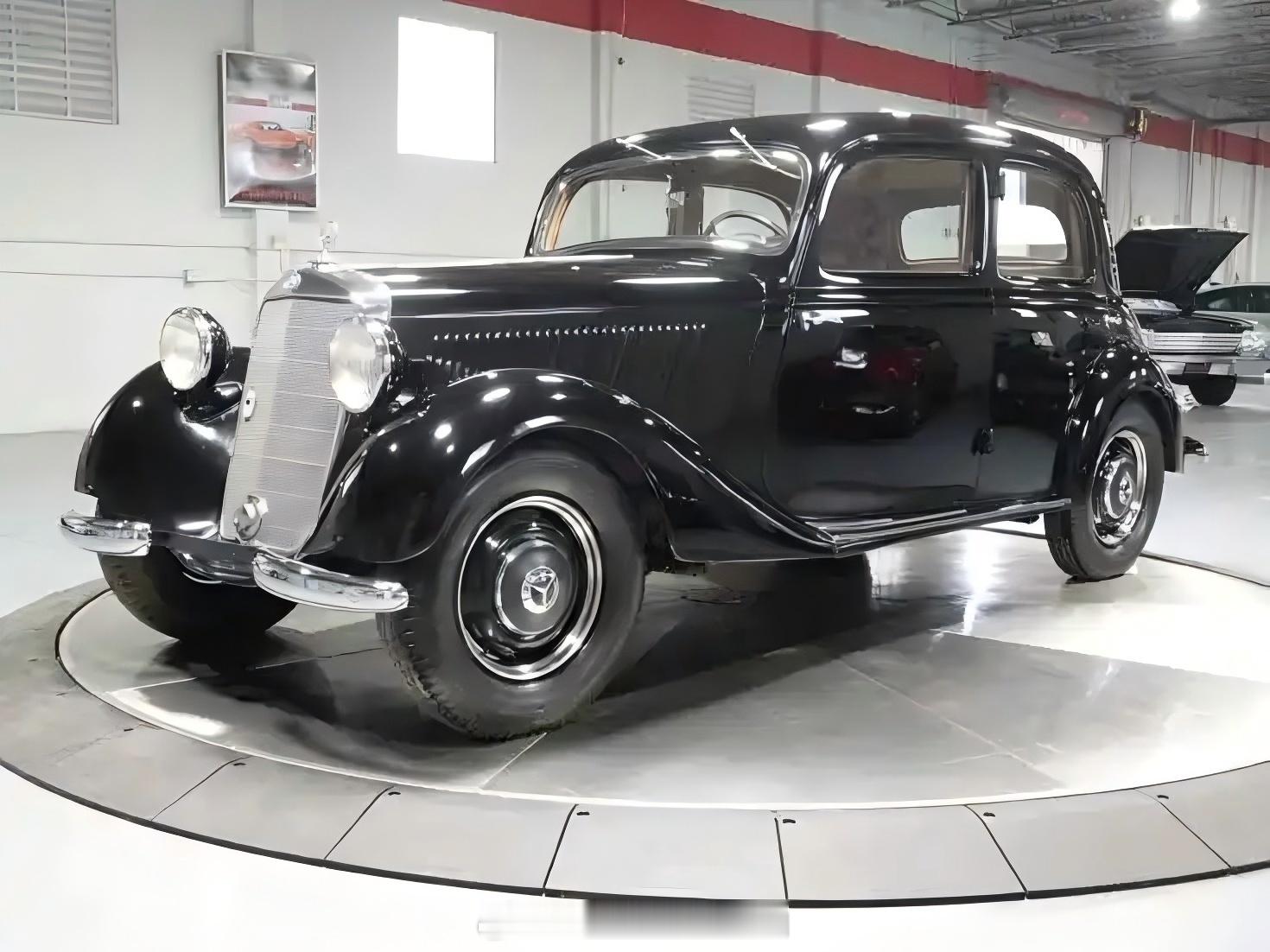 1943年的今天，12架英国皇家空军的轰炸机，在夜色的掩护下轰炸了柏林，拉开了二