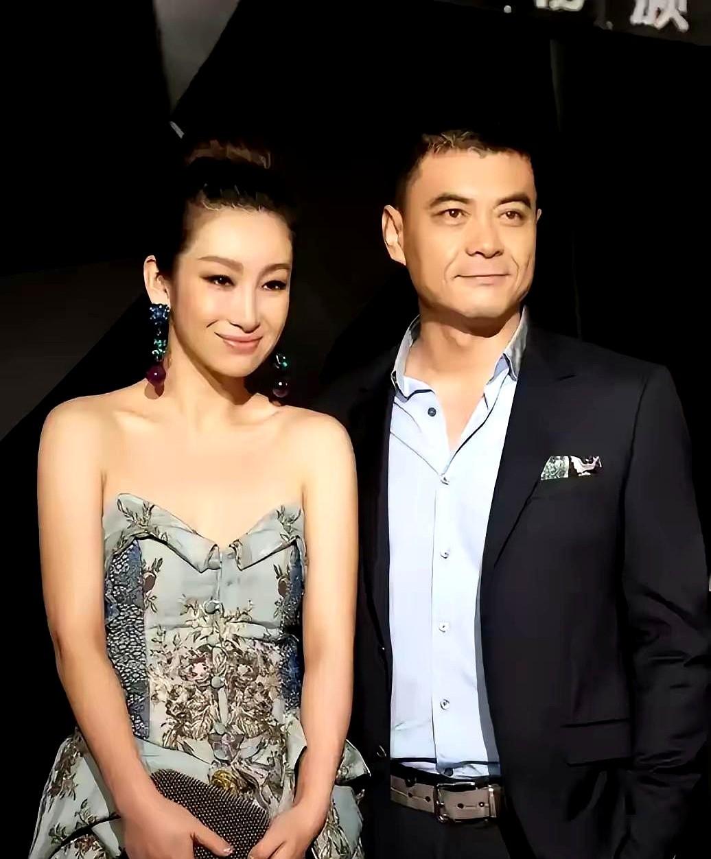 当初你看上我的果敢，婚后又嫌我太强势？

王新军估计也没想到，当年《独立纵队》片