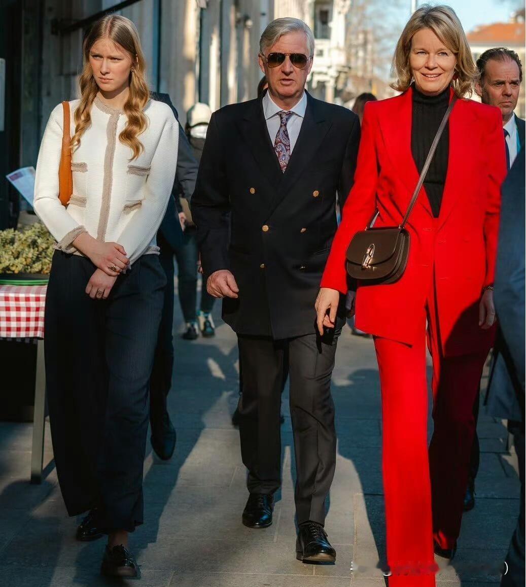 国王夫妇带着女儿在冬奥村和运动员拉家常！