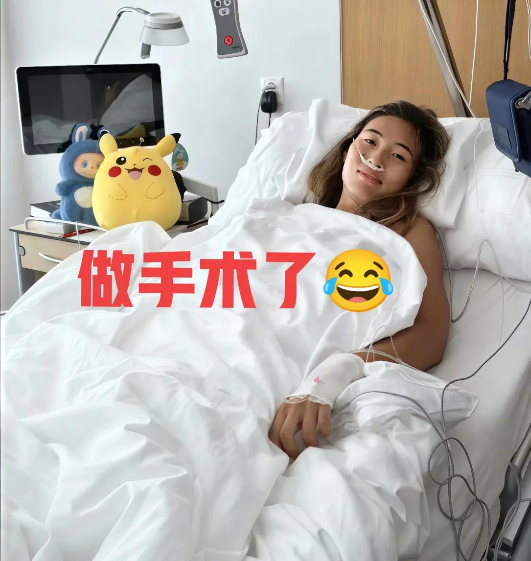 看郑钦文虚弱无力地躺床上，让人心疼不已[笑哭]，原来她做手术了。
难怪华盛顿50