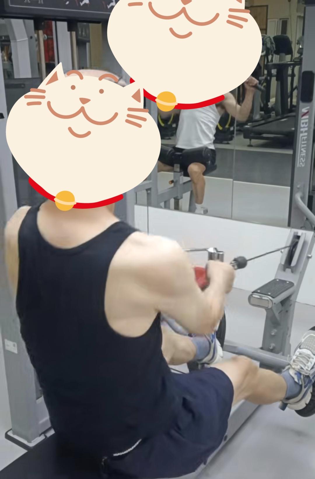 昨晚跟儿媳妇唠嗑，她听说老伴去参加室内运动了，打心底里高兴。她说上了年纪的人肌肉