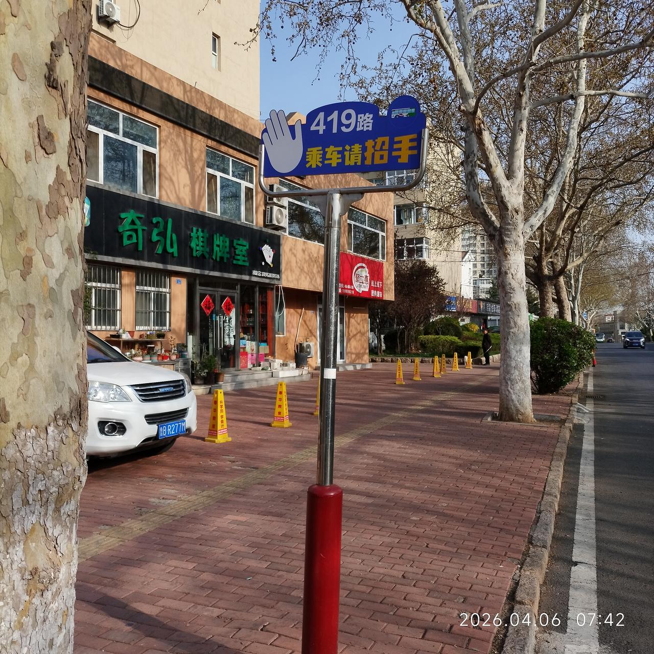 在青岛坐地铁还有电梯直接到负一楼到安检口，对腿脚不方便或者赶时间的人来说，真的很