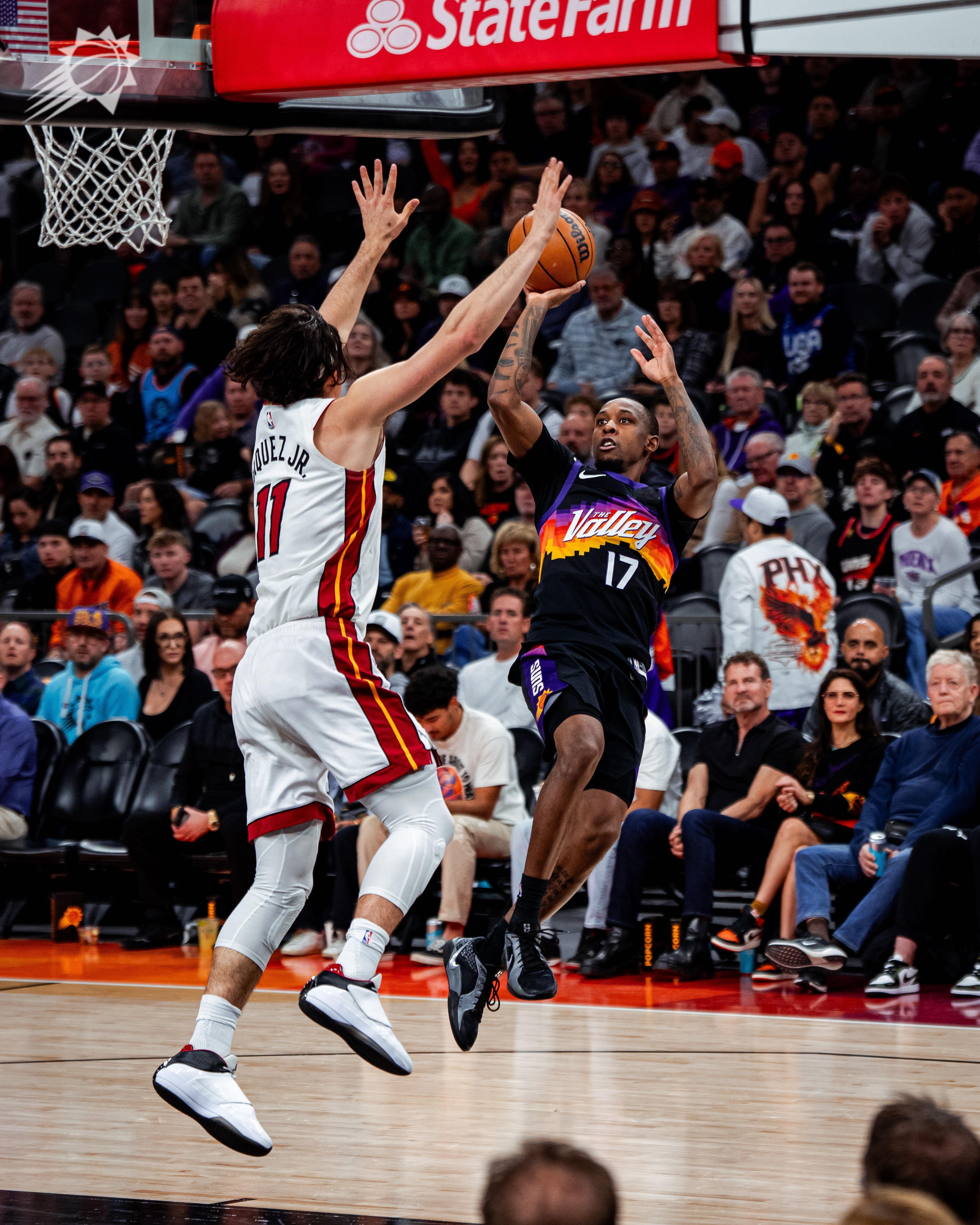 狄龙三分稳稳命中 🎯个人得分升至 16 分比分更新：热火 67-62 太阳菲尼