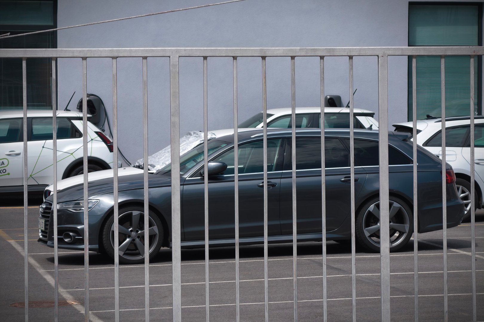 好漂亮  A6 Avant C7，经典的车、圈，还带运动套件。 