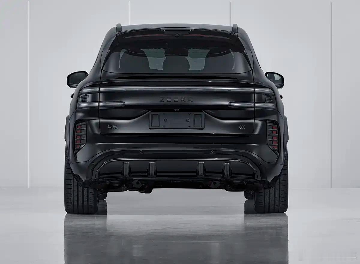 颜值与性能双在线，极氪8X真香极氪8X是40万级高性能电混旗舰SUV，颜值、性能