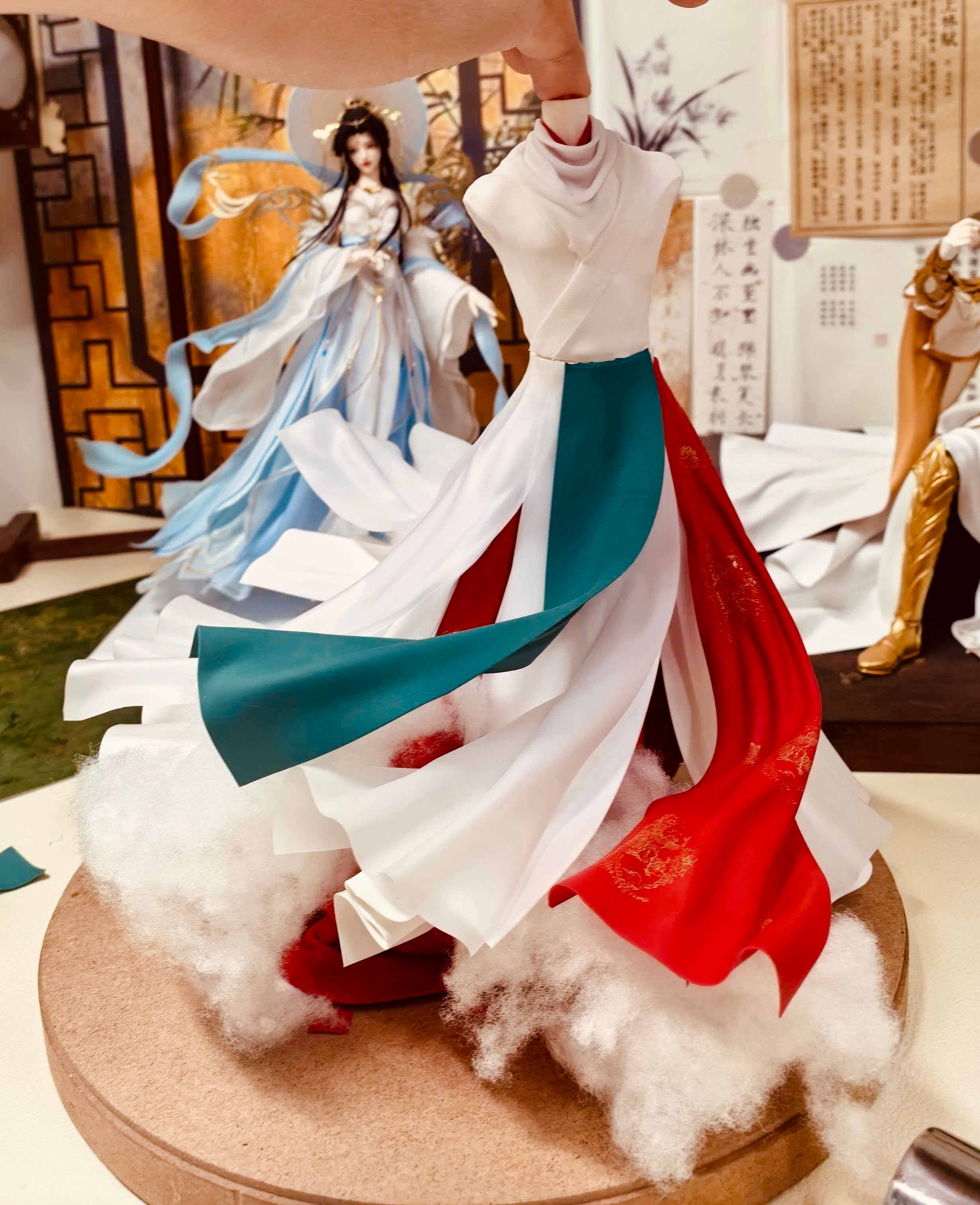 手辦又穿了一層衣服阿儷的大胸肌也看不見嚕 