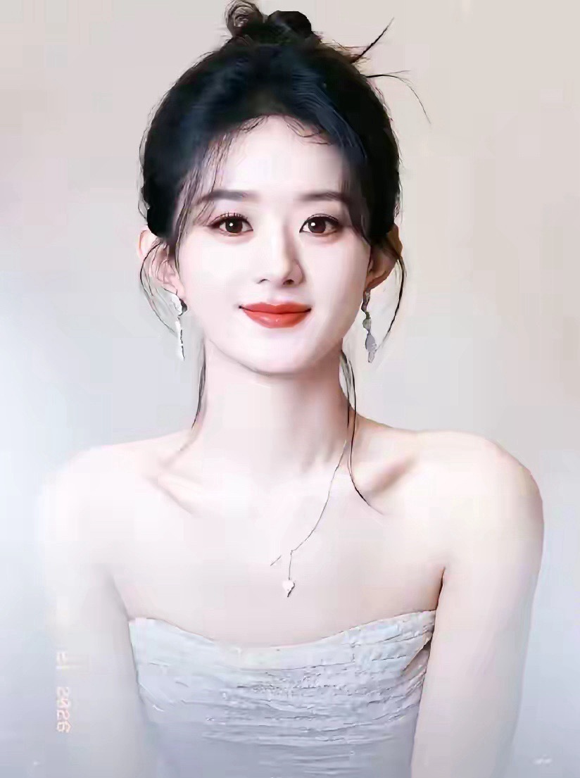 赵丽颖，刘亦菲，张柏芝是公认的大美女，同样的妆容，同样是盘头，同样是抹胸礼服，赵