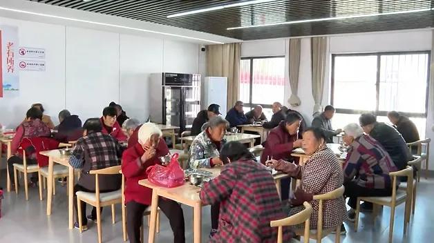 宝应两镇新助餐点投用 6元一餐暖了老人心
 
西安丰镇集丰村、曹甸镇曹甸社区老年