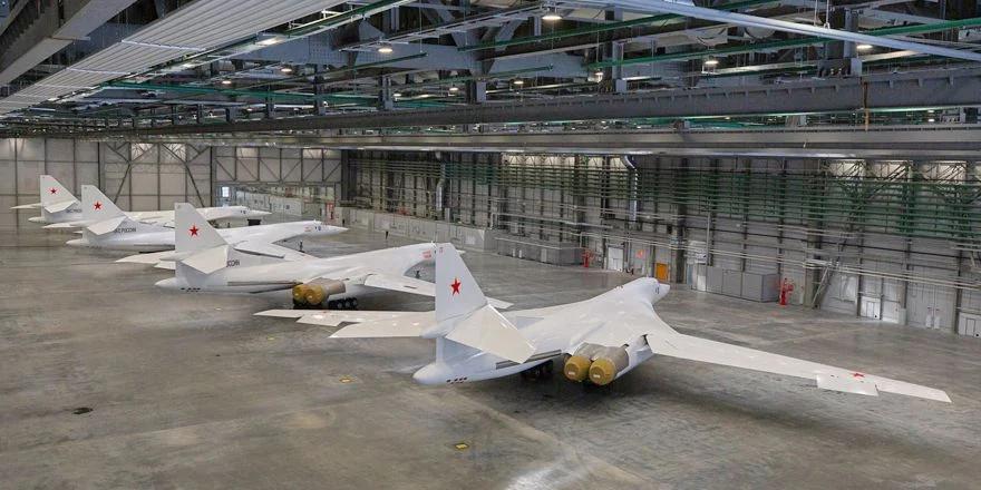 里・阿勃罗西莫夫：谈图 - 160M 战略轰炸机生产恢复工作
2026 年 10
