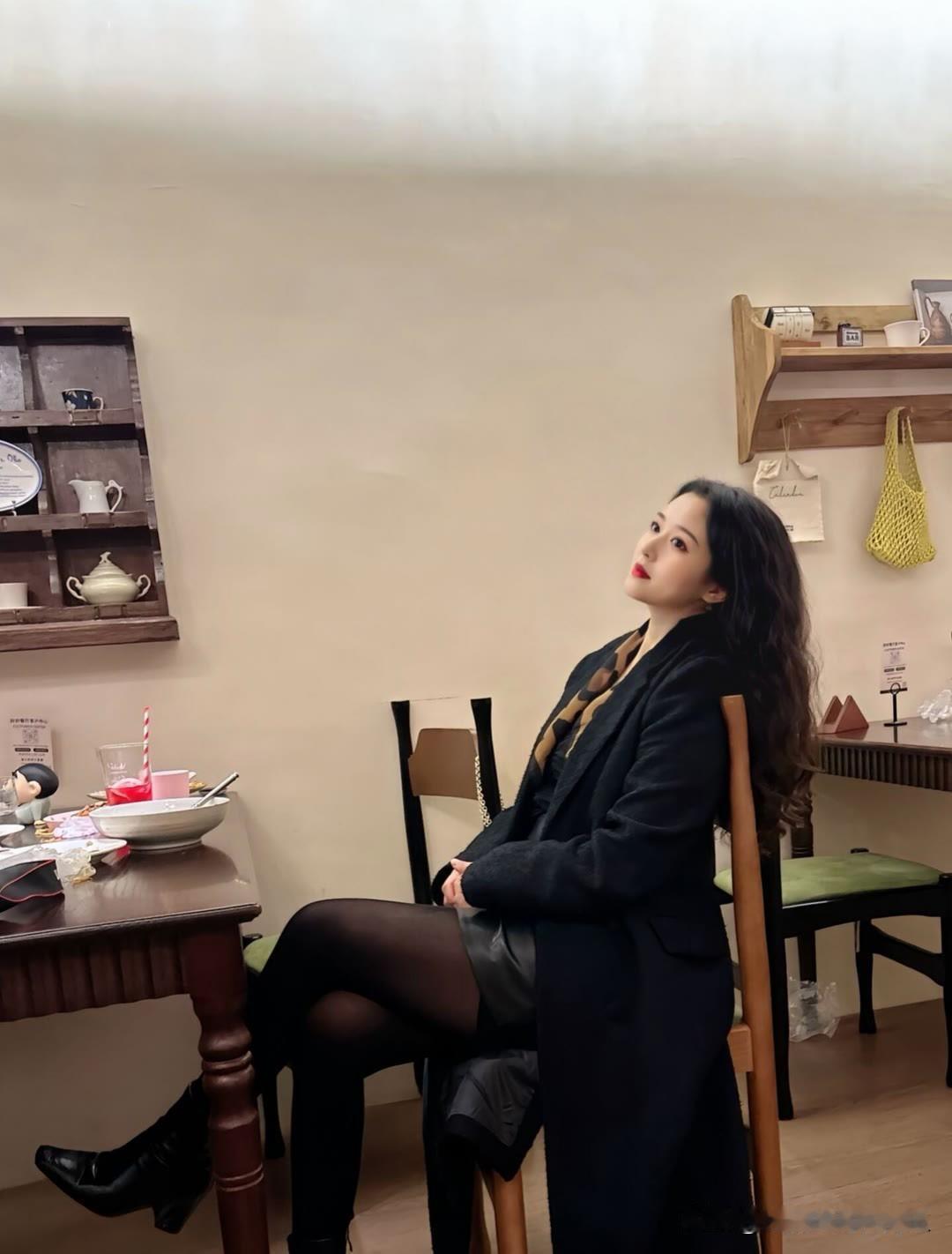 渐渐明白了一个道理，接受落差感，是人一辈子的必修课！

你曾以为能活成主角，后来