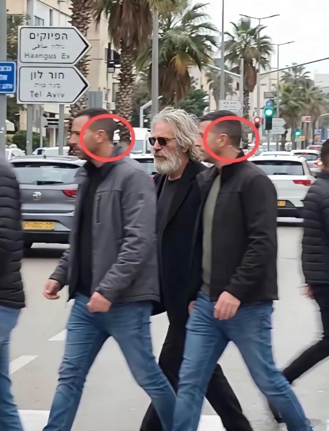 爱泼斯坦案文件公布爱泼斯坦真没死？一张据称拍摄于以色列特拉维夫的照片刷爆美国全网