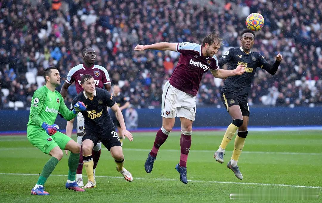 🔥英超焦点战前瞻！西汉姆联VS利物浦 残阵红军客战迎生死局⚔️⏰2025年11