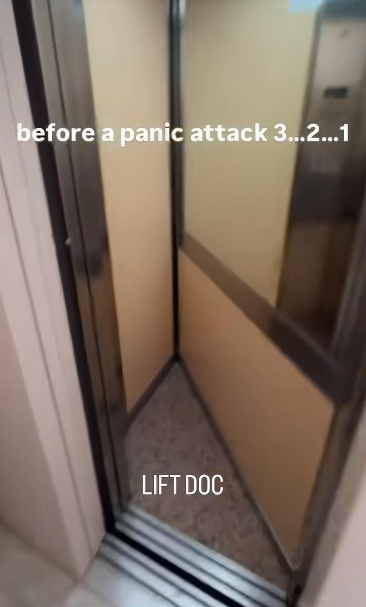 巴黎的楼道很窄也就算了，怎么连电梯都如此吓人，还是迷你三角形，只能站得下一个人，