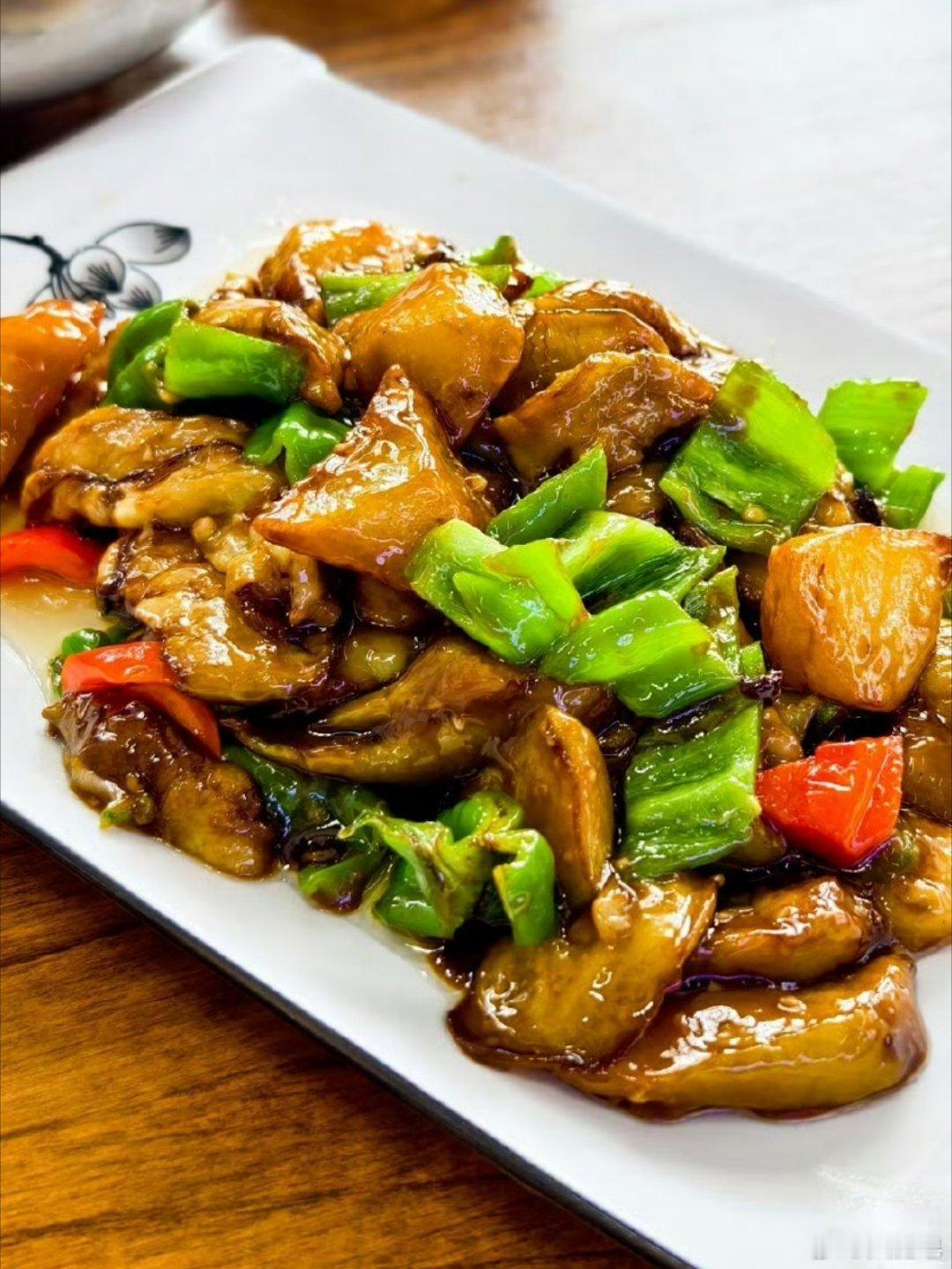 东北菜会惩罚每个爱点菜的南方人  哈哈哈，我祖籍就是东北的，但我还没去过，有机会