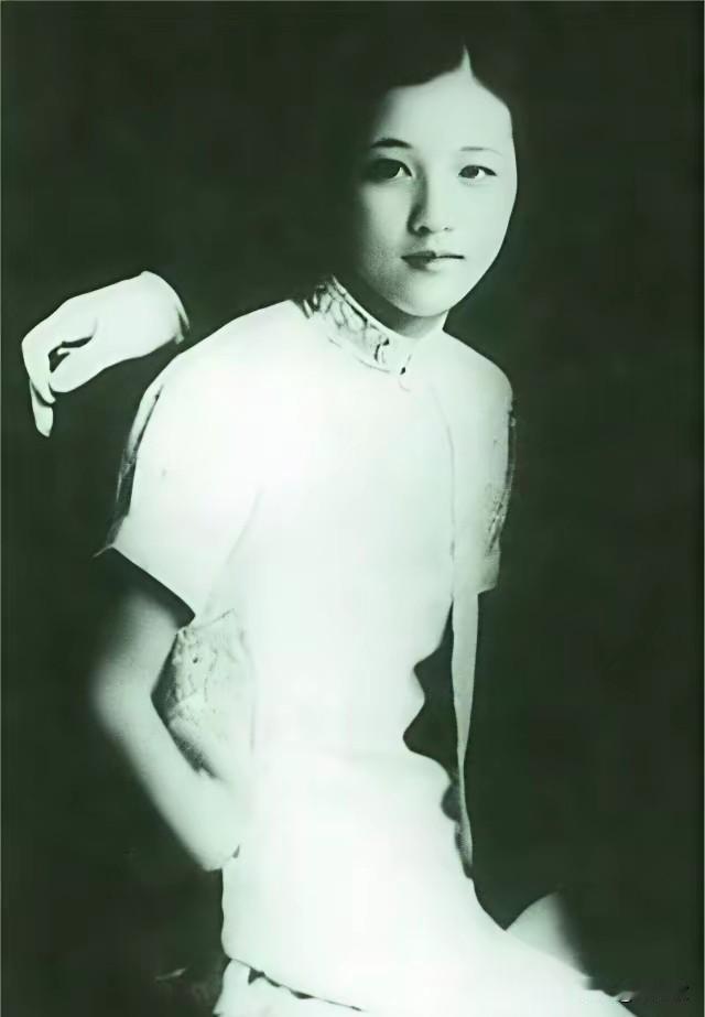 1938年7月，17岁的郭翼青嫁给了56岁的程潜。新婚夜，郭翼青羞答答的说：“你