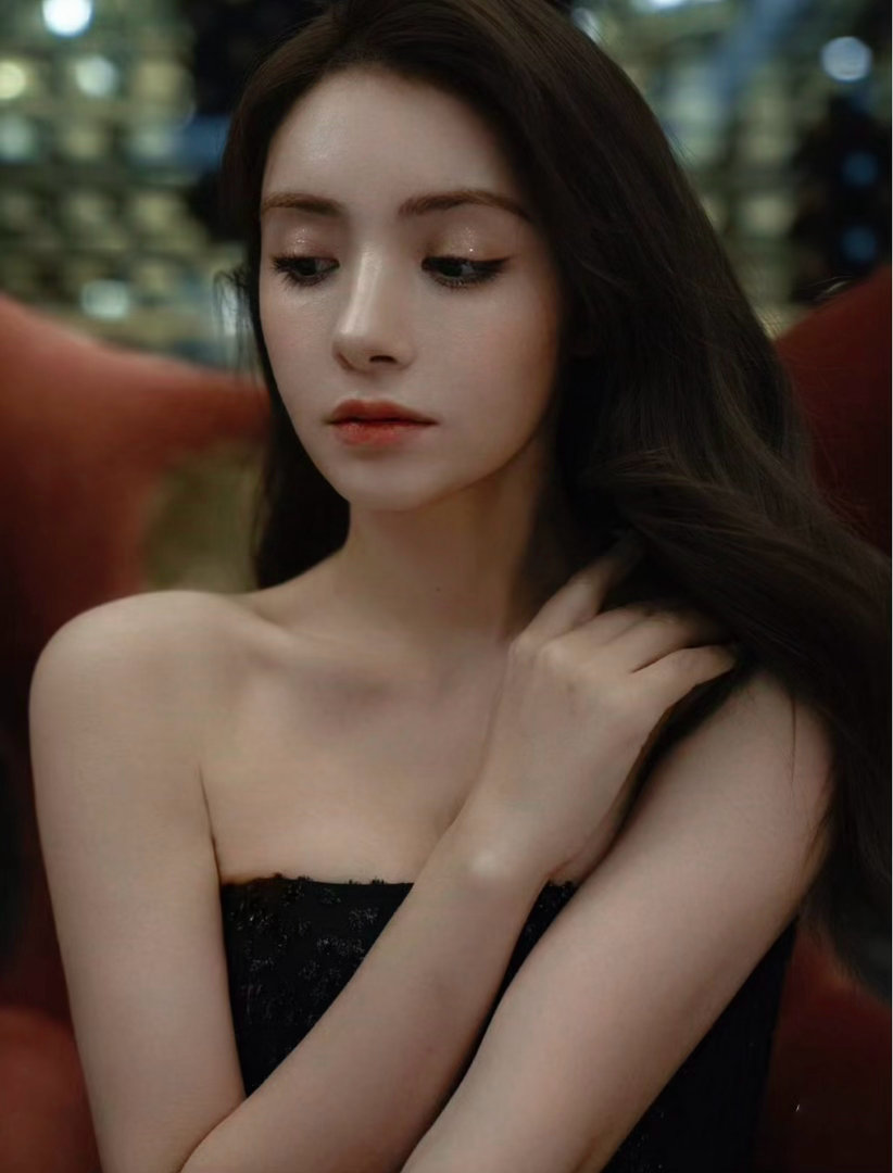 姜潮骑马出发婚礼现场 麦迪娜，新疆籍内地女演员，舞者出身，凭借《新还珠格格》被大