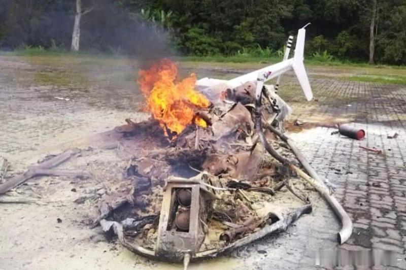 马来西亚一架直升机降落时起火燃烧，造成一死一伤，起火原因尚不明确。 