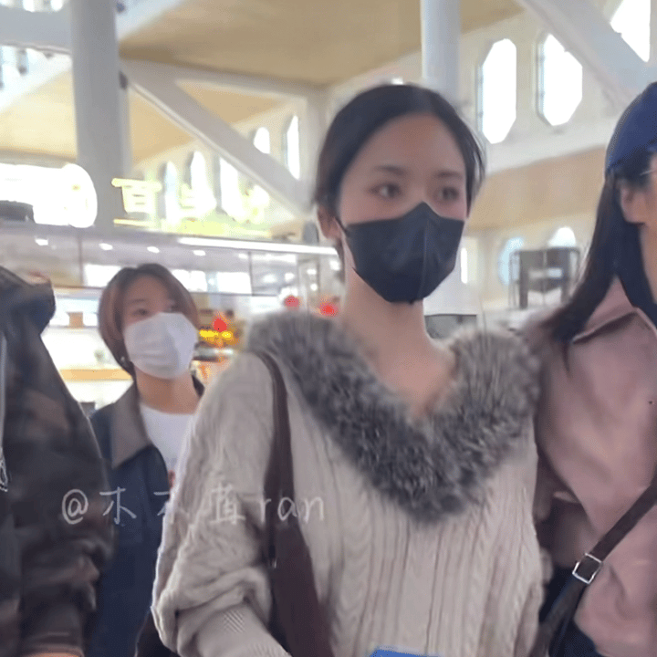 月饼：进组顺利家月就这样结结实实点个头（感觉会很顺利了😁） 