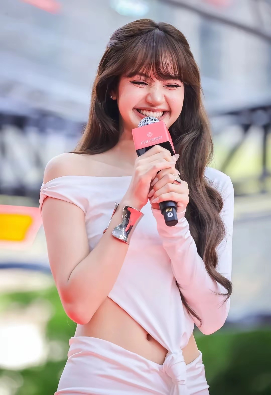 最近的Lisa开玩笑吗，有点认不出是blackpink中的lisa跟《goals