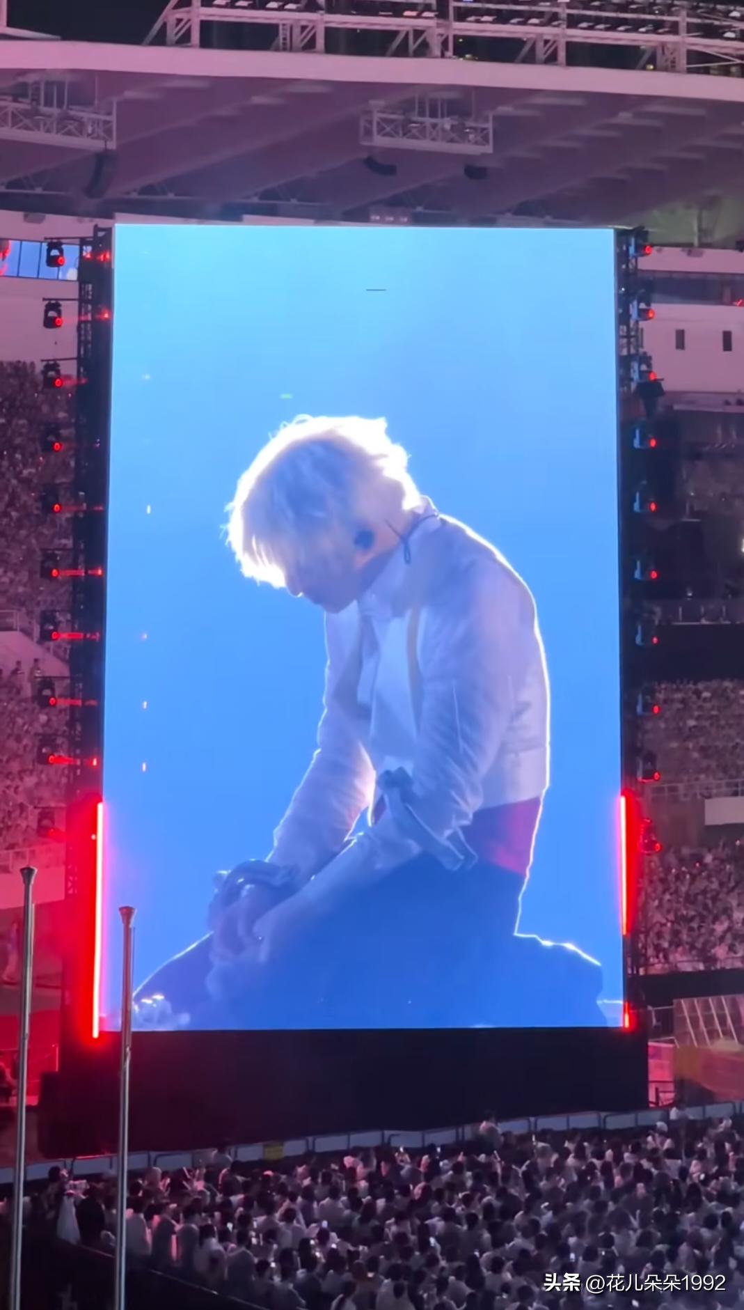 天气预报再对这个薛之谦好一点吧🥺
薛说因为暴雨天气导致部分设备损坏，部分效果没