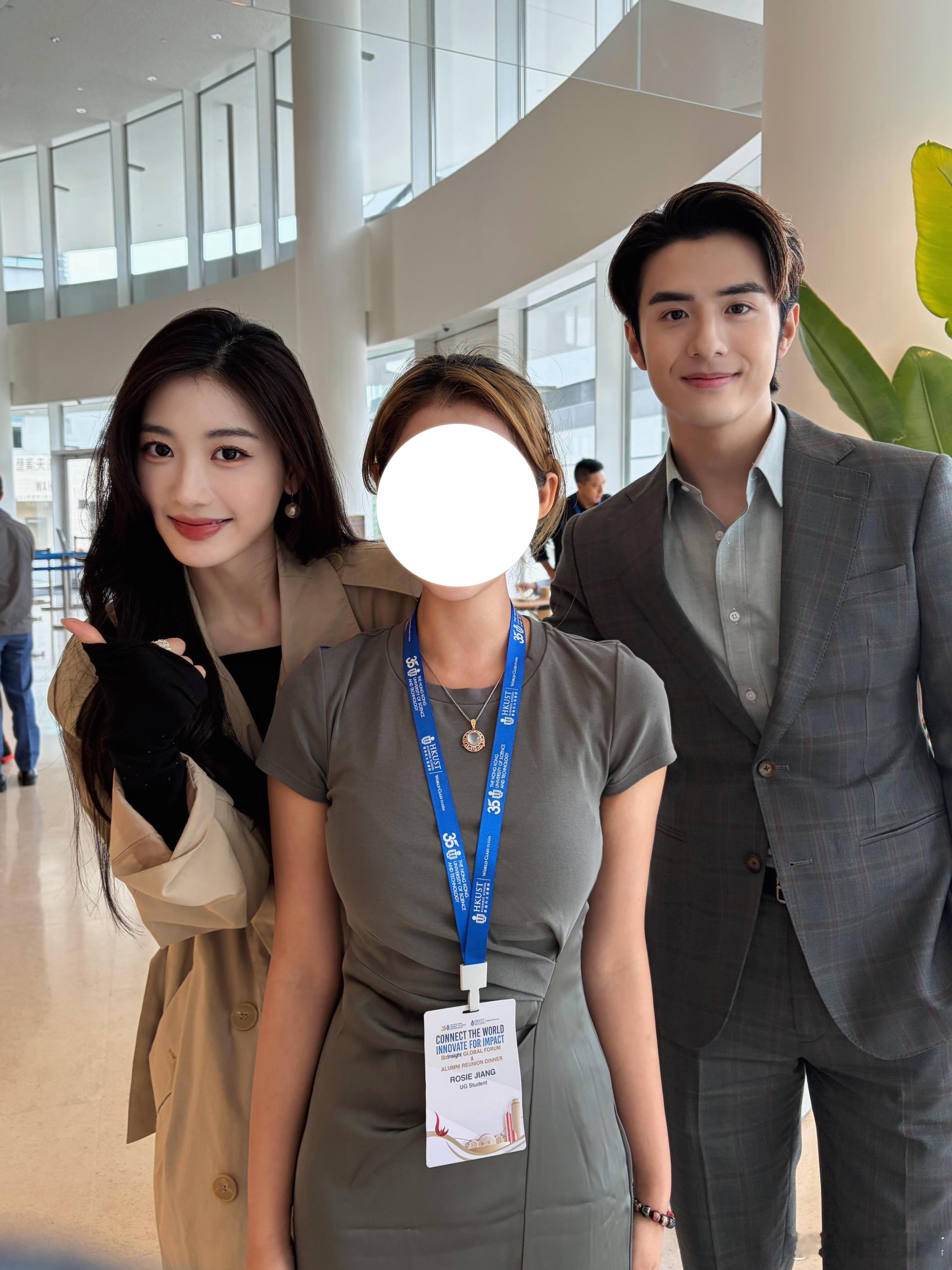 毓言cp[超话]毓言cp 今日份毓言偶遇啊啊啊卡子哥好帅 乐乐言好美啊 ​​​