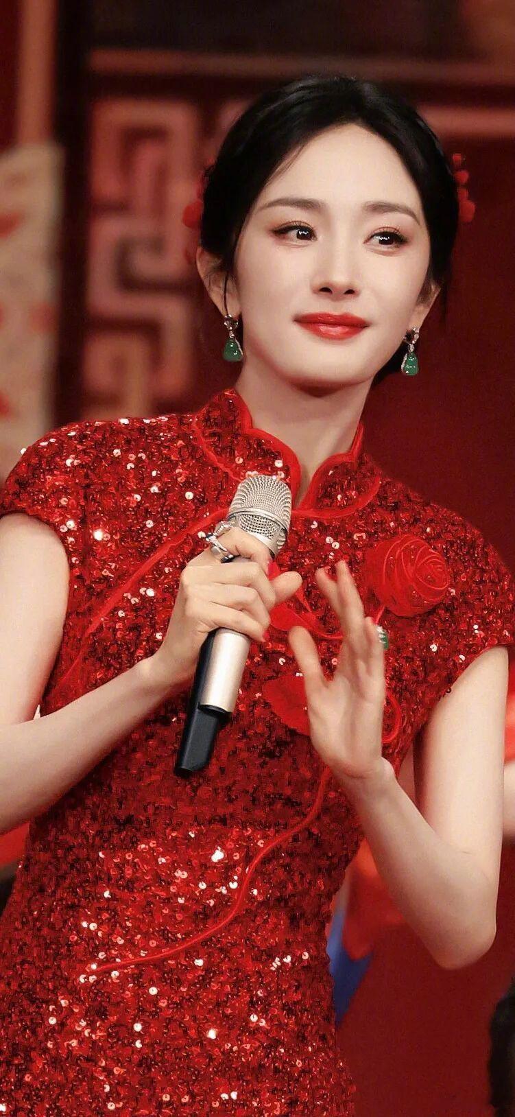 张艺谋拍的杨幂刘诗诗两位女神级别的人，真的好吸睛呀！刘诗诗和杨幂友情99 