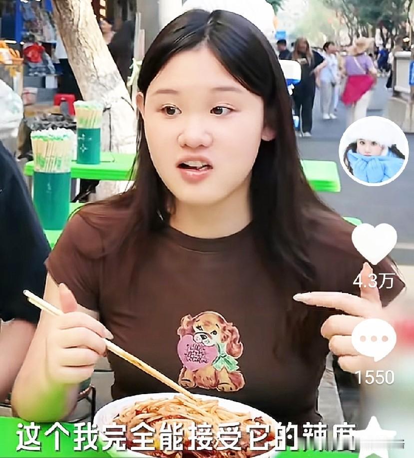 张家齐来新疆分享5个视频，点赞最多的就是大美新疆。
那是和华哥见面的第一个视频，