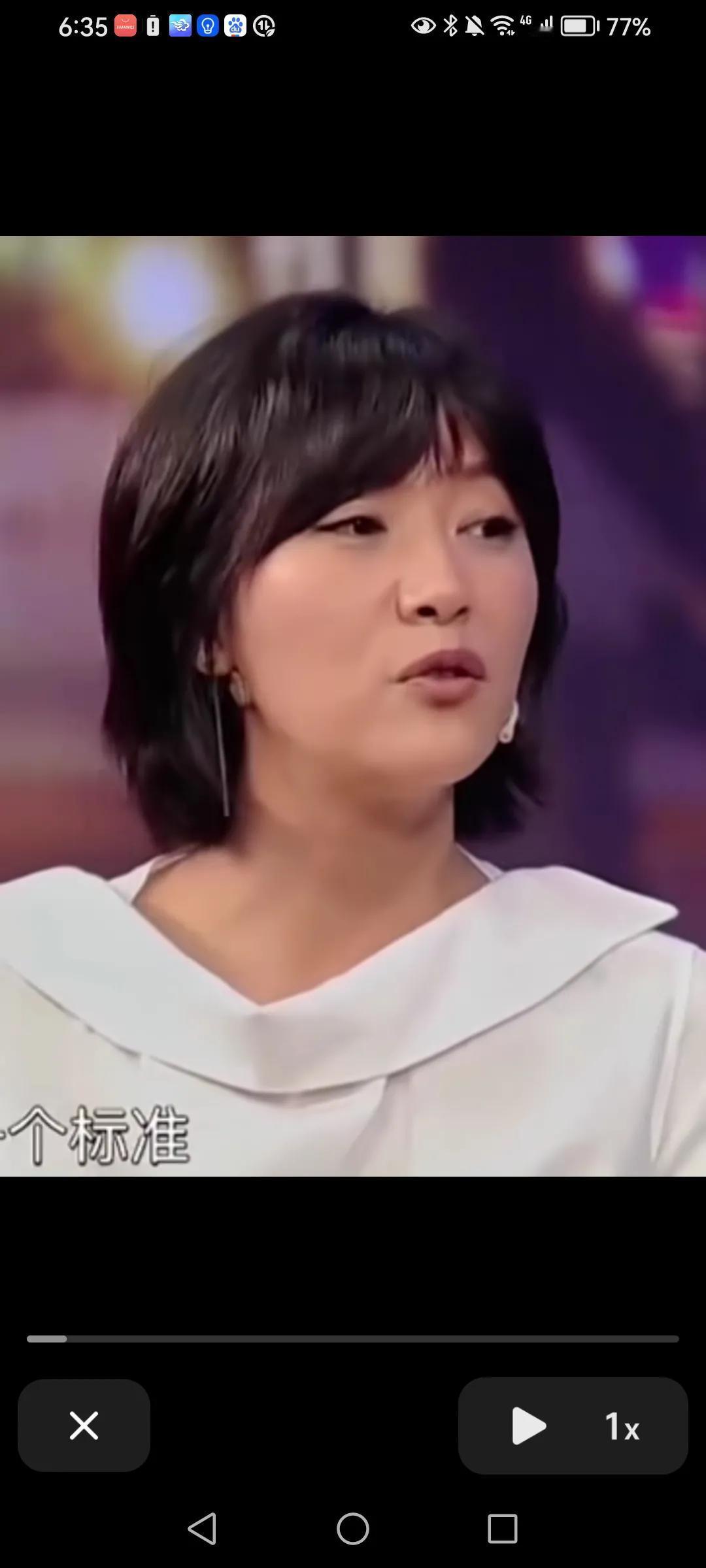 作为演艺圈的名人，徐静蕾不仅才貌双全，而且也十分豪爽。能说能演能喝，酒量也十分了