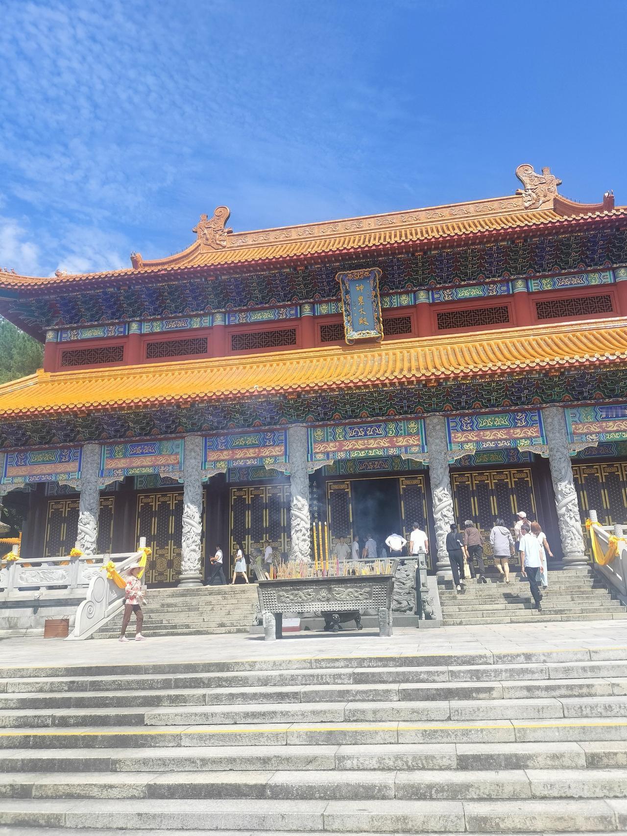 十一假期出游日记别人出大城市，我是去县城，湖南省炎陵县炎帝陵，今天去了，感觉一个