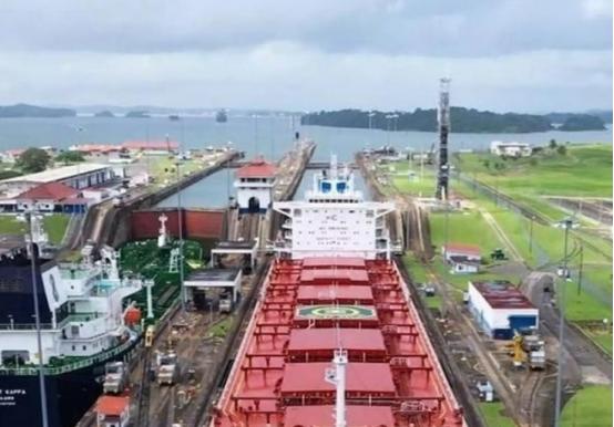 国际航运业权威媒体《劳氏日报》报道：所有挂着巴拿马国旗的船只，只要进入中国港口，