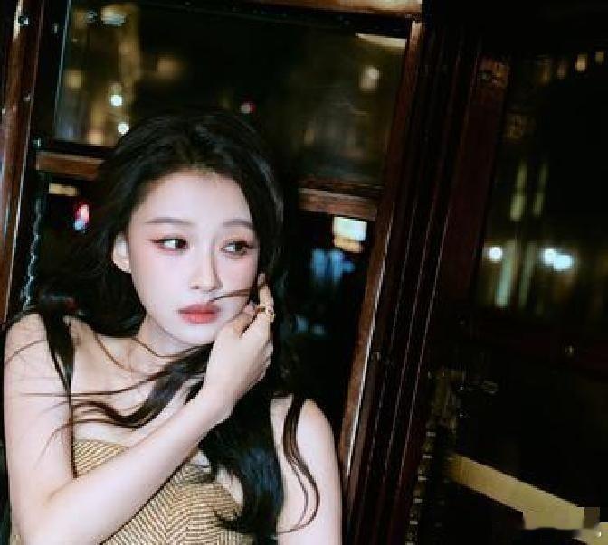 许凯现在相当低调，他也听话服从公司各项安排，当然老板愿意花重金把他保下来。这是人