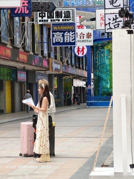 潮汕来了好多明星明星都爱往潮汕跑，抛开行程悠闲散步品尝地道小食 