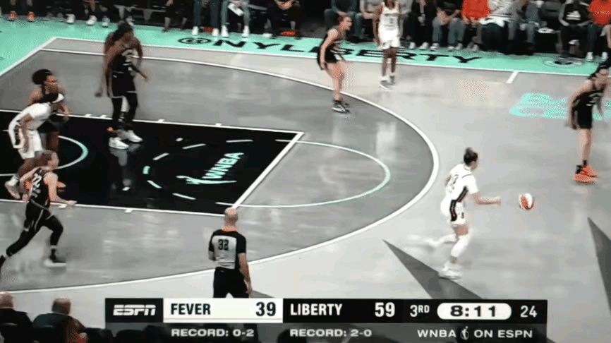 “女版库里”果然名不虚传，这射程，这节奏，这准心来打NBA应该问题都不大吧，再不