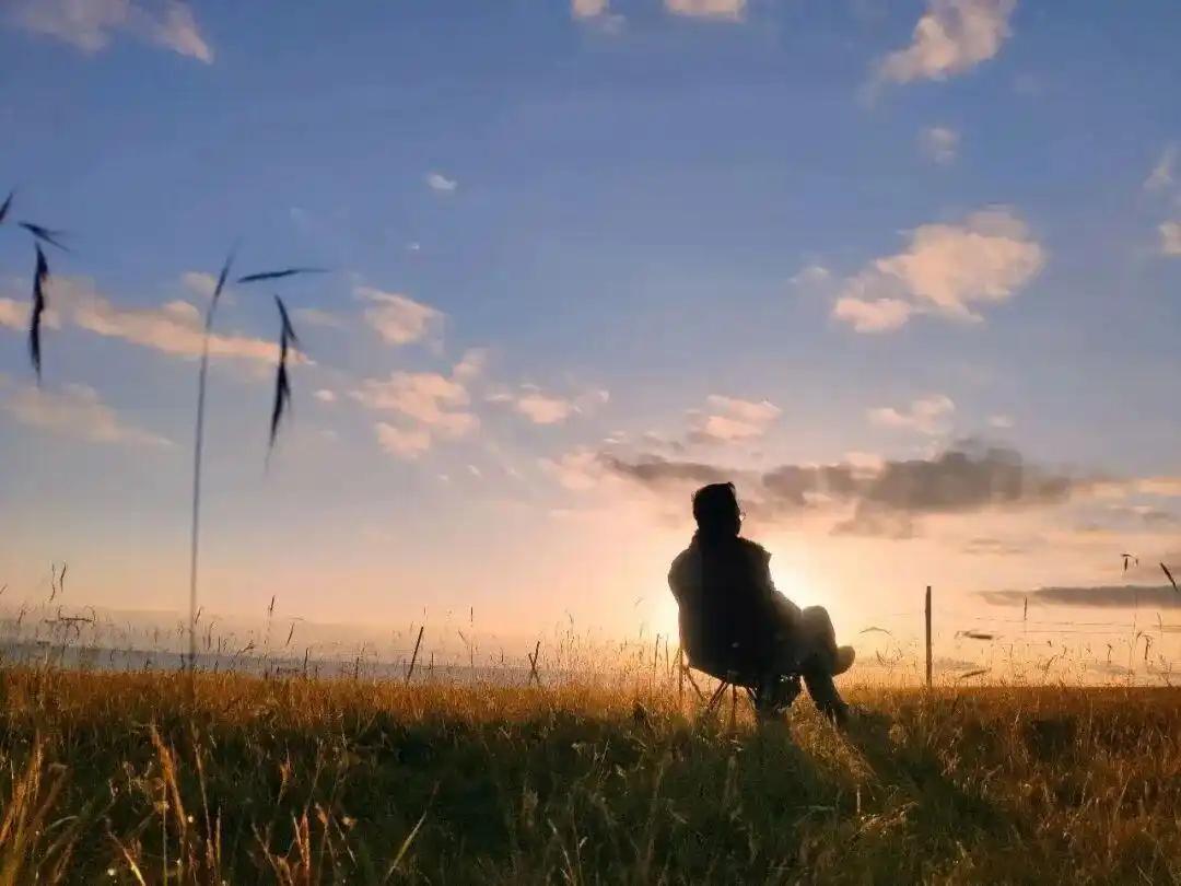 如果你有退休金，还有三四十万存款，那听我一个建议：第一要做的事，不是到处旅游、坚