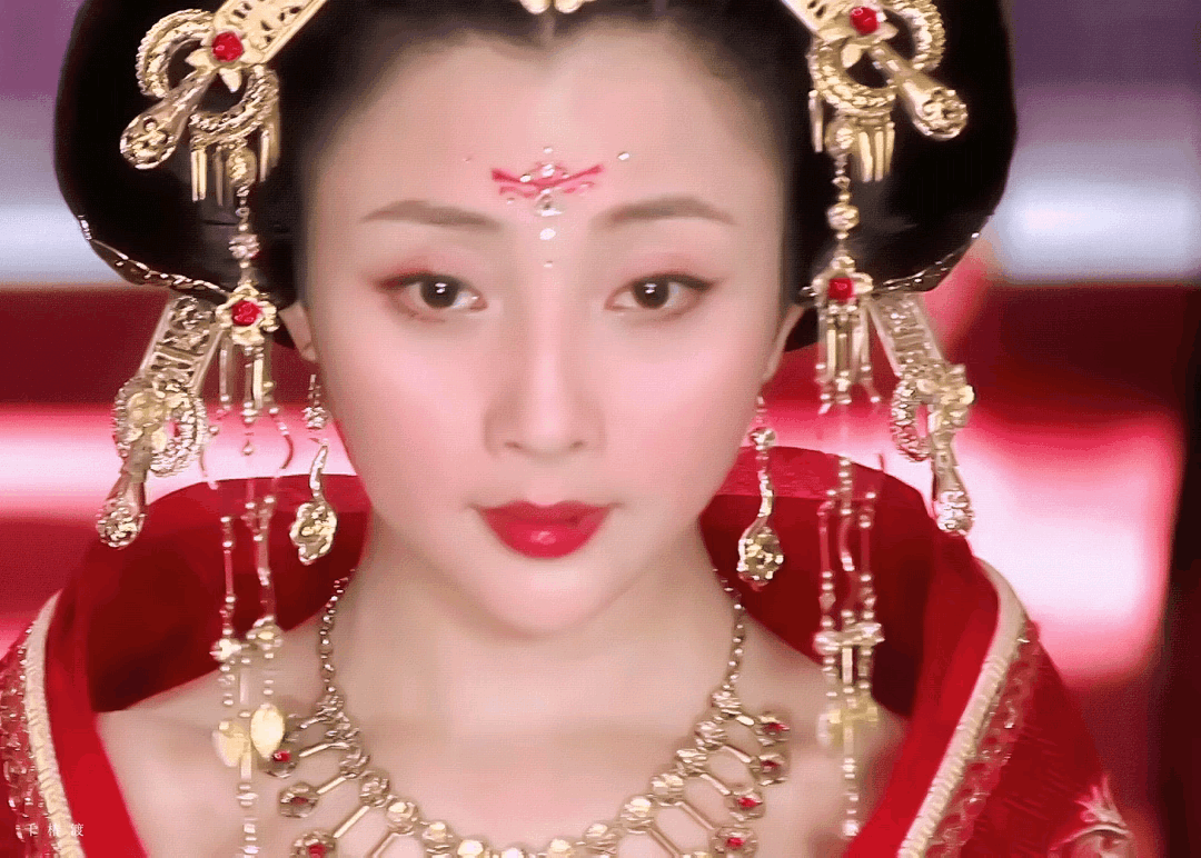 一直觉得樱桃演的杨贵妃差点意思，相反她演的武媚娘却妩媚风情。