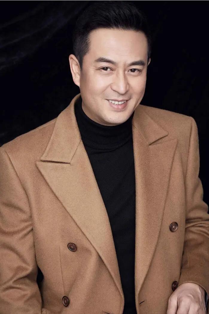 演员，宋丹丹说，张嘉译这个演员，魅力不在于颜值，虽然他也算挺帅的，但他的魅力在于