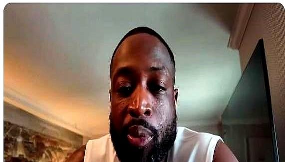 站在山顶的人，转身最难。

被雷霆横扫出局后，詹姆斯没提转会，也没说留下，只抛下