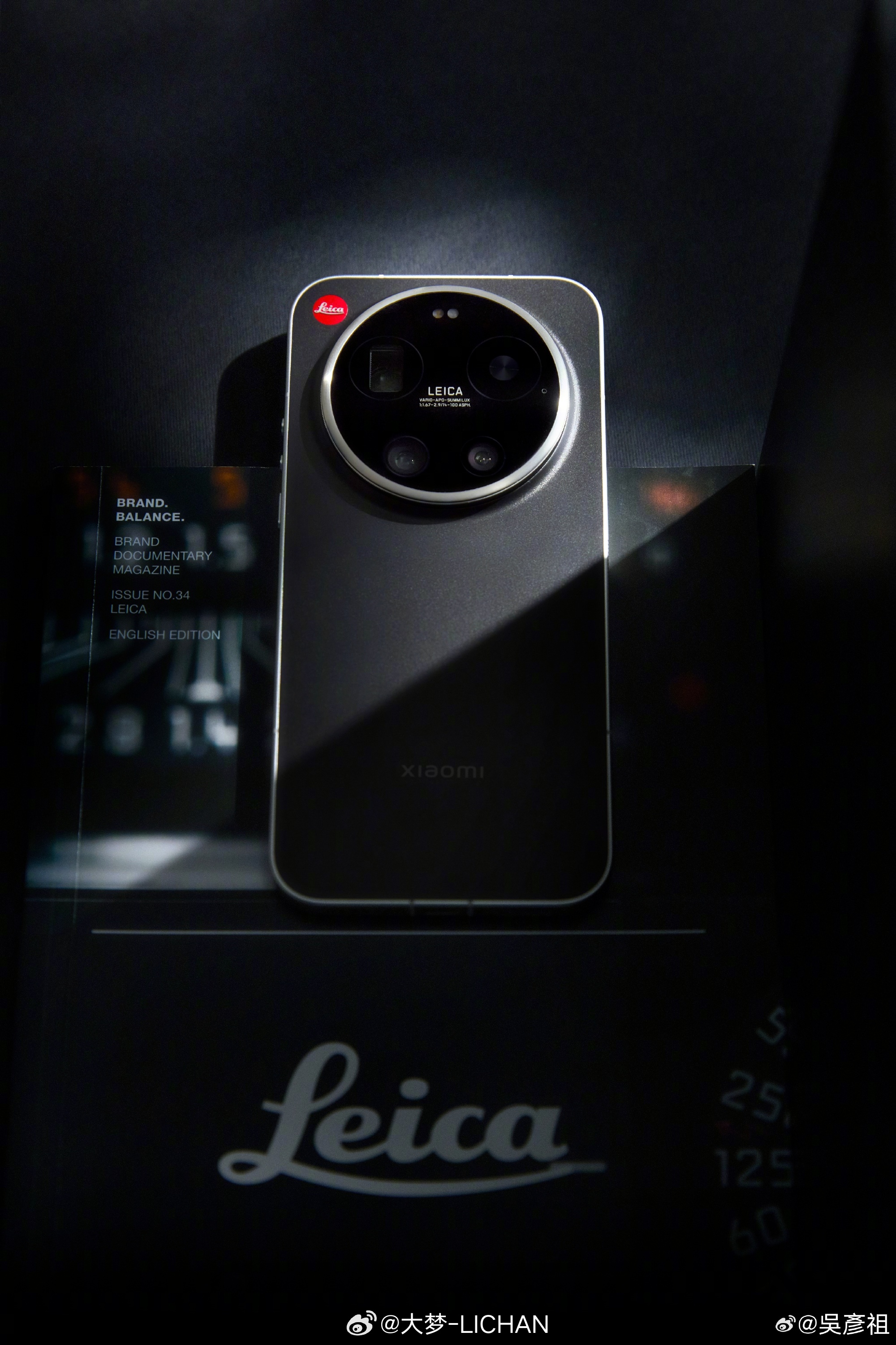 吴彦祖开箱小米17Ultra新配色前几天摸了一下这台机器，质感是真的无敌，上手的