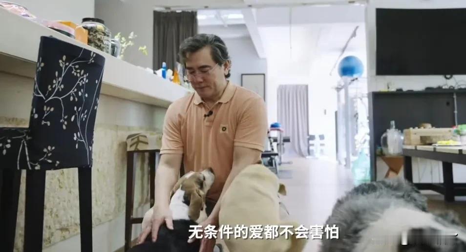 赵文瑄已经60多岁，偶尔演演话剧，过着独身生活，大部分时间都住在浙江宁波郊外的家