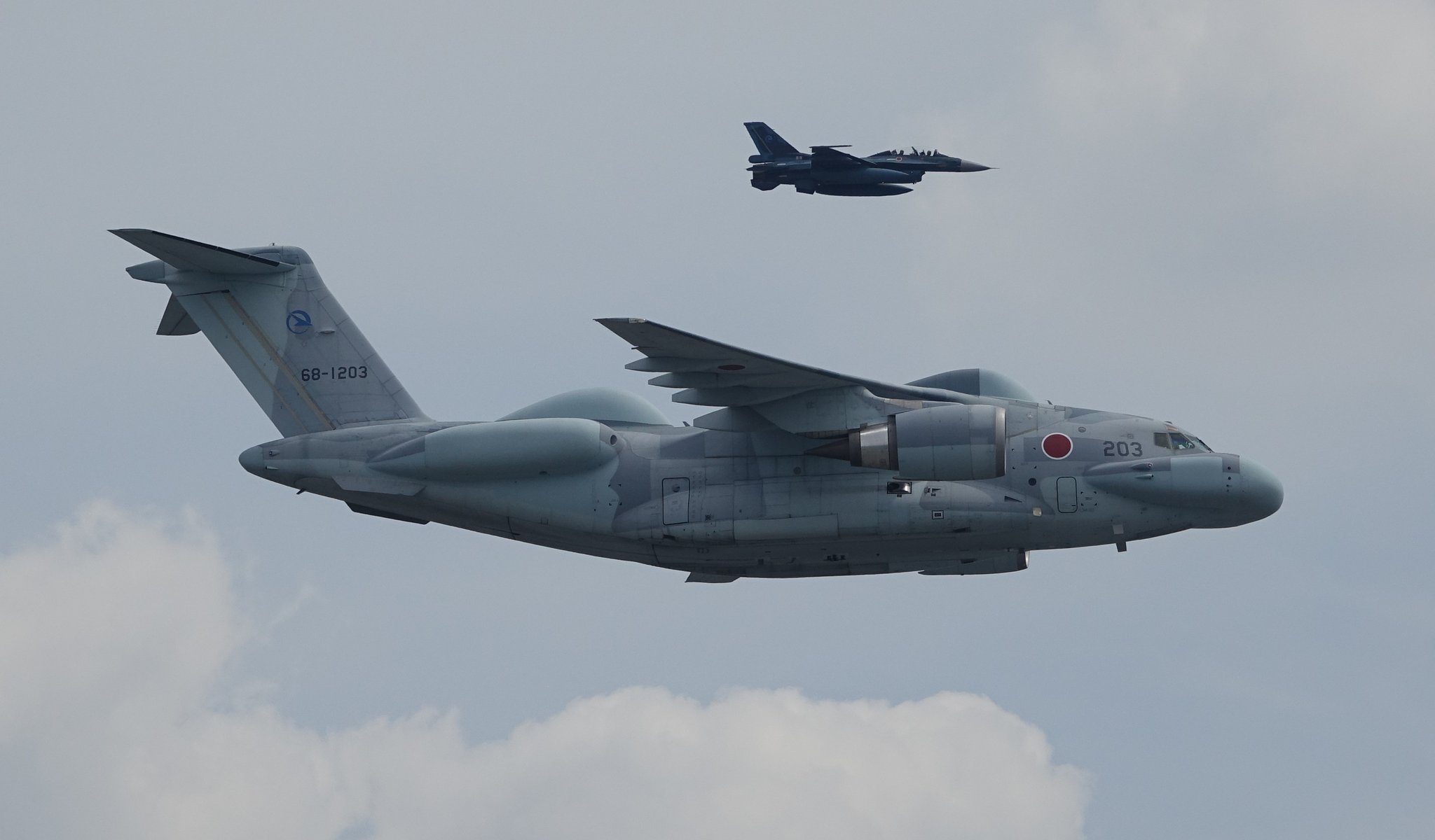 日本 XEC-2 防区外干扰机启动作战飞行测试2026年7月17日，《The A