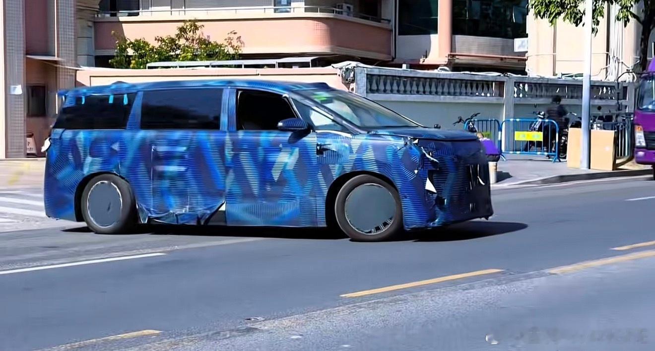 腾势D9L 真长！！ 