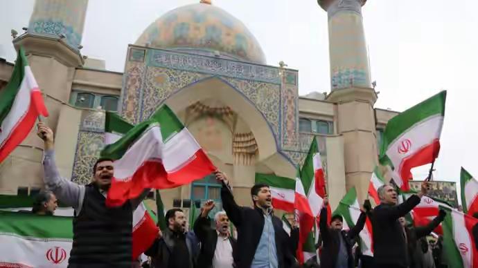 突发！伊朗48名领导层身亡，特朗普直言：美军提前完成计划，中东彻底炸锅！
 
一